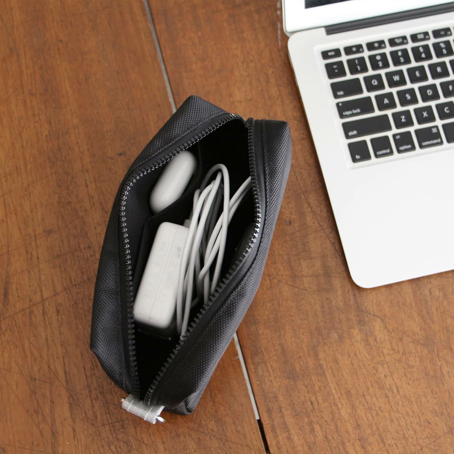 DETAIL ディテール | Solid Pouch Medium ソリッドポーチ ミディアム