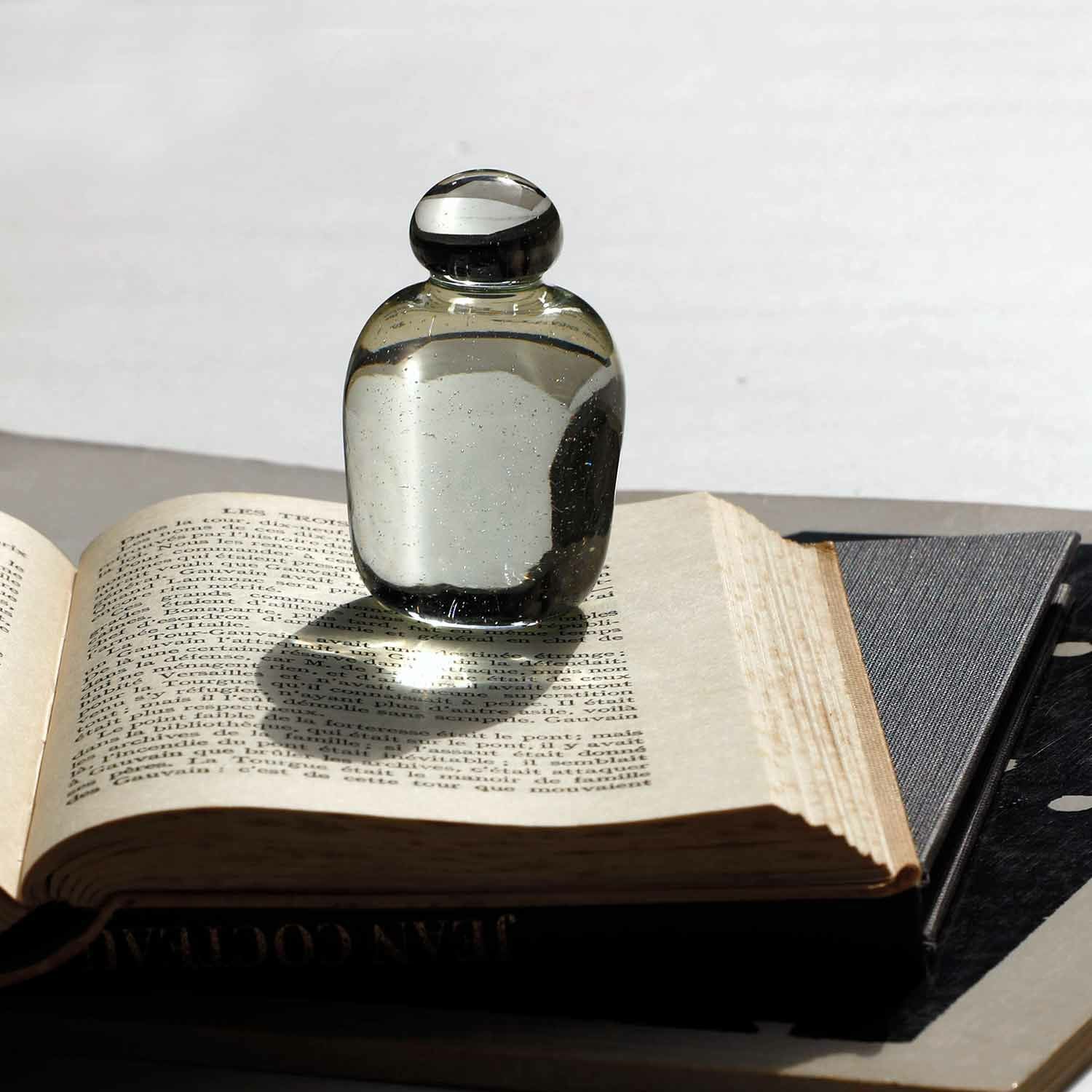 attache アタシェ | 再生ガラス ペーパーウェイト | HIGHTIDE