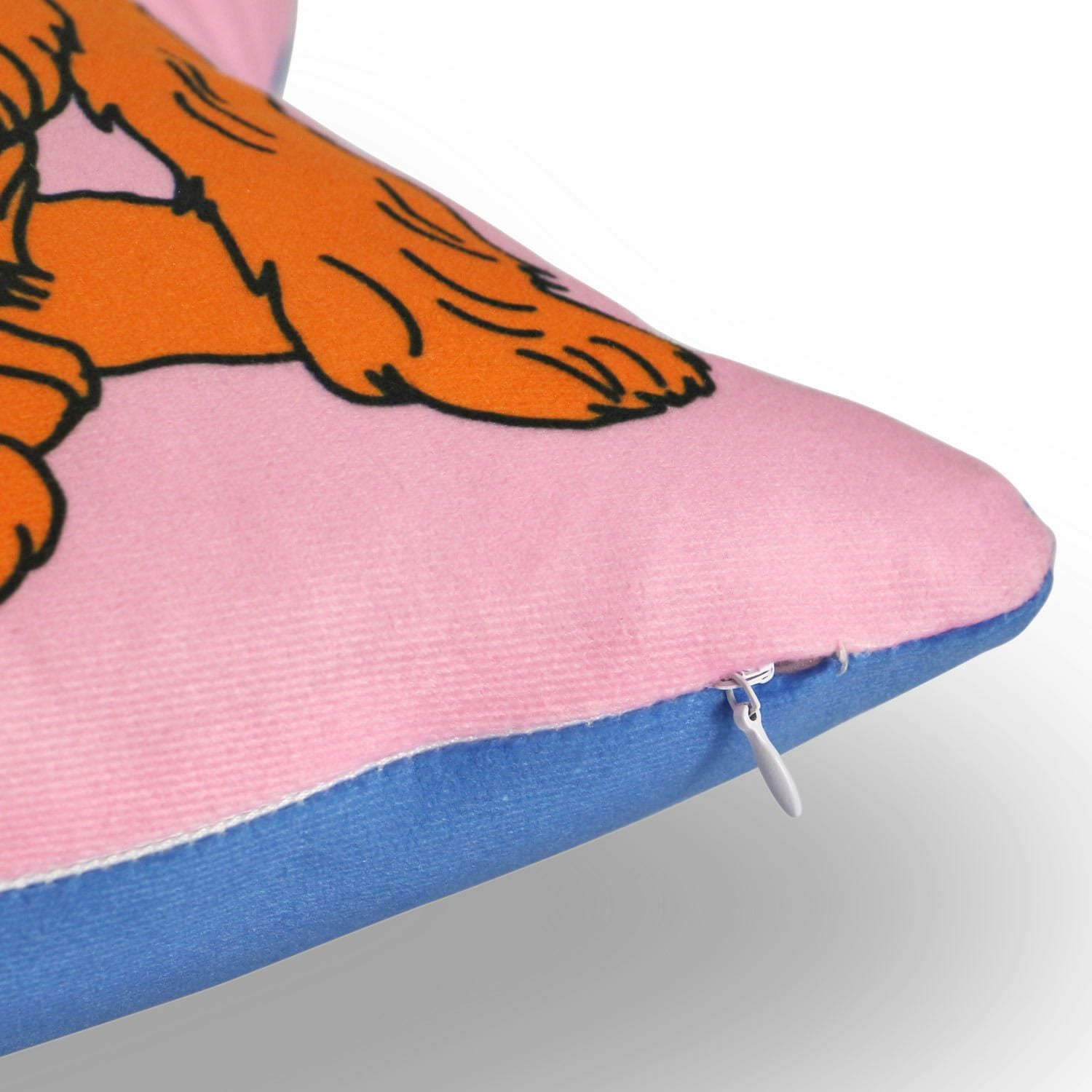 MIDORI KOMATSU Plays with DETAIL INC | The Enjoy C&D Club Cushion