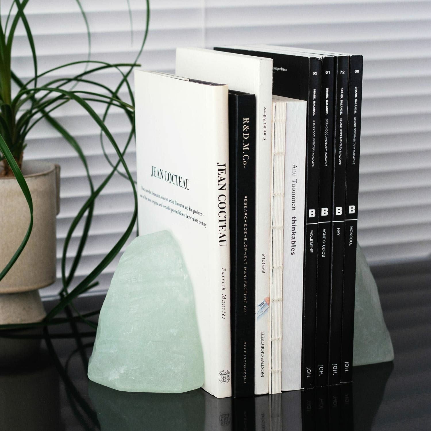 attache アタシェ | 蛍硝子ブックエンド | HIGHTIDE（ハイタイド）公式