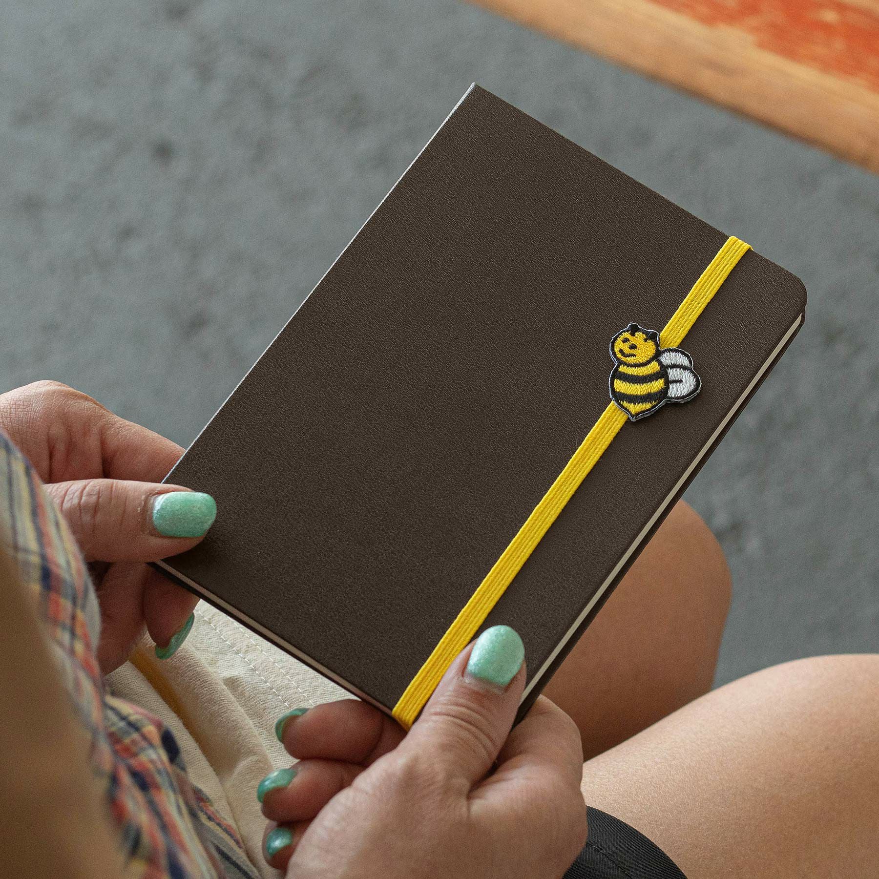 手帳 2026 ミツバチ / A6 週間ブロック / 2025年10月始まり | HIGHTIDE