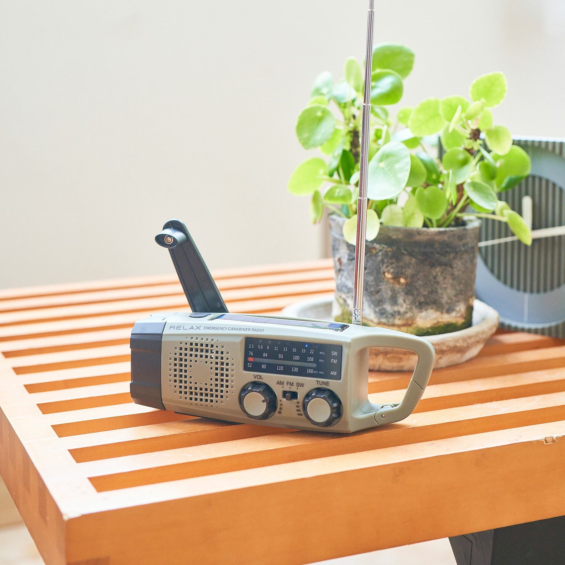 RELAX リラックス | EMERGENCY CARABINER RADIO エマージェンシー