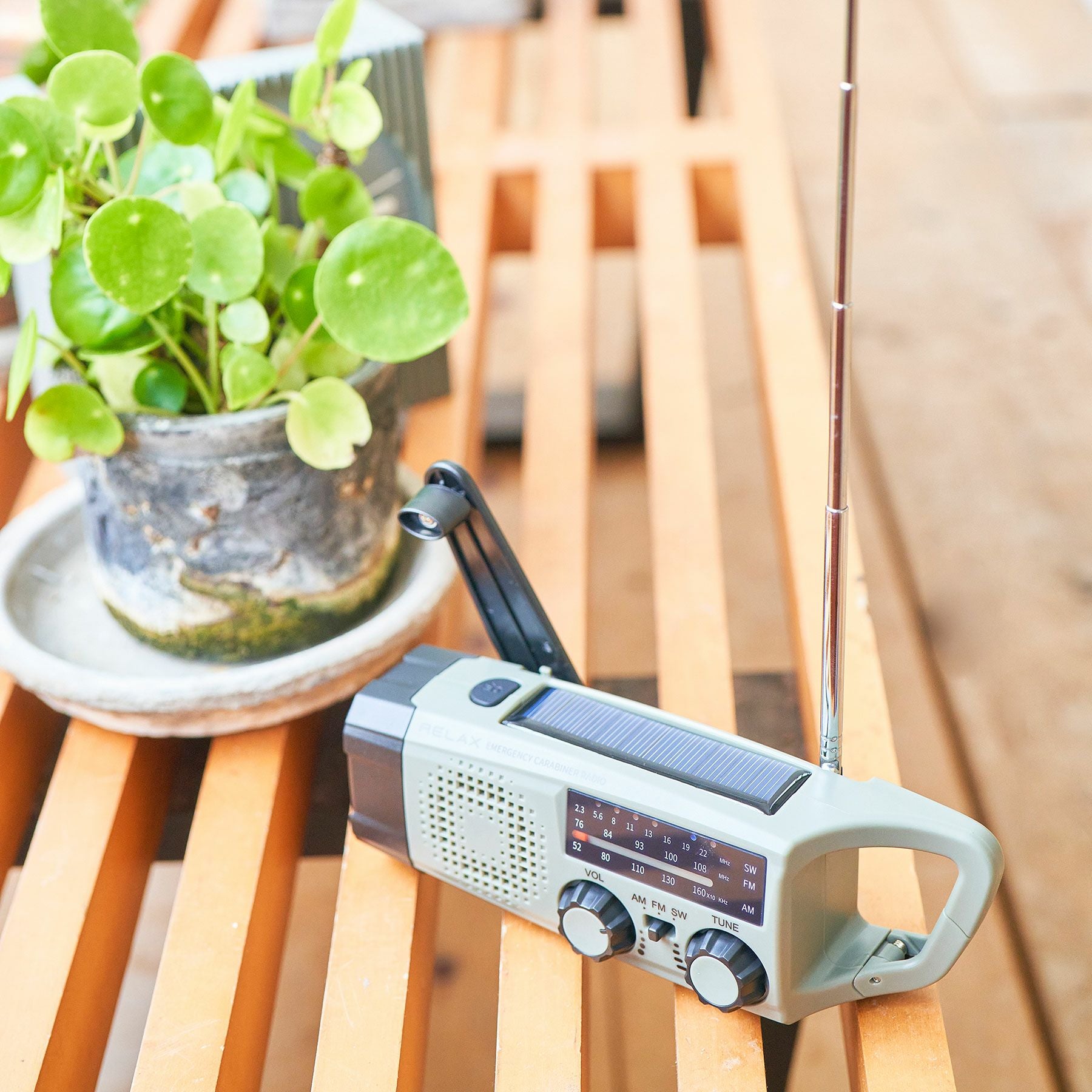 RELAX リラックス | EMERGENCY CARABINER RADIO エマージェンシー