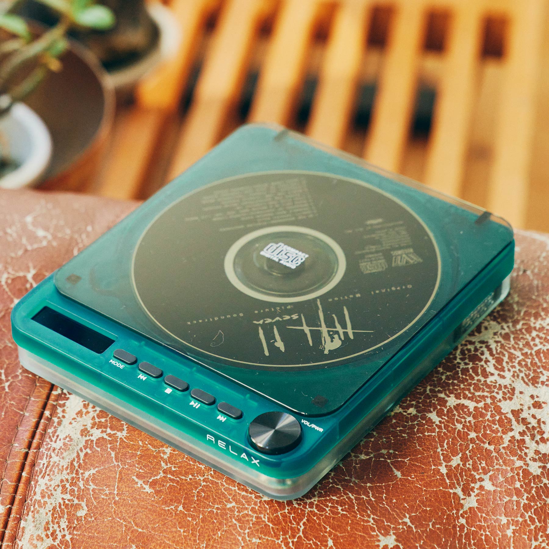 RELAX ピクセルチューンズ レトロ CDプレーヤー 壁掛け Amazon.co.jp: RELAX ピクセルチューンズ レトロ CDプレーヤー