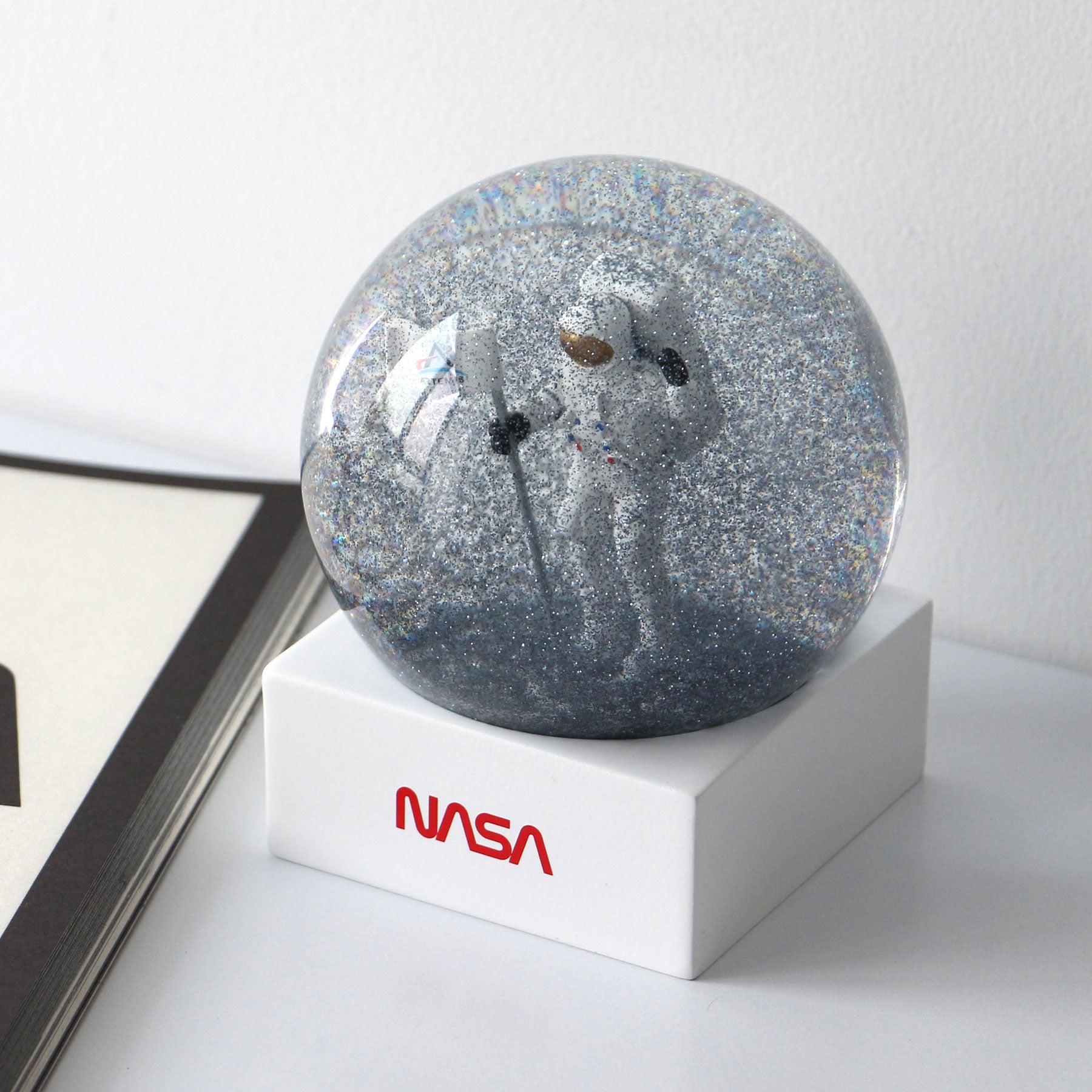 DETAIL | NASA SNOW GLOBE ナサ スノー グローブ | HIGHTIDE